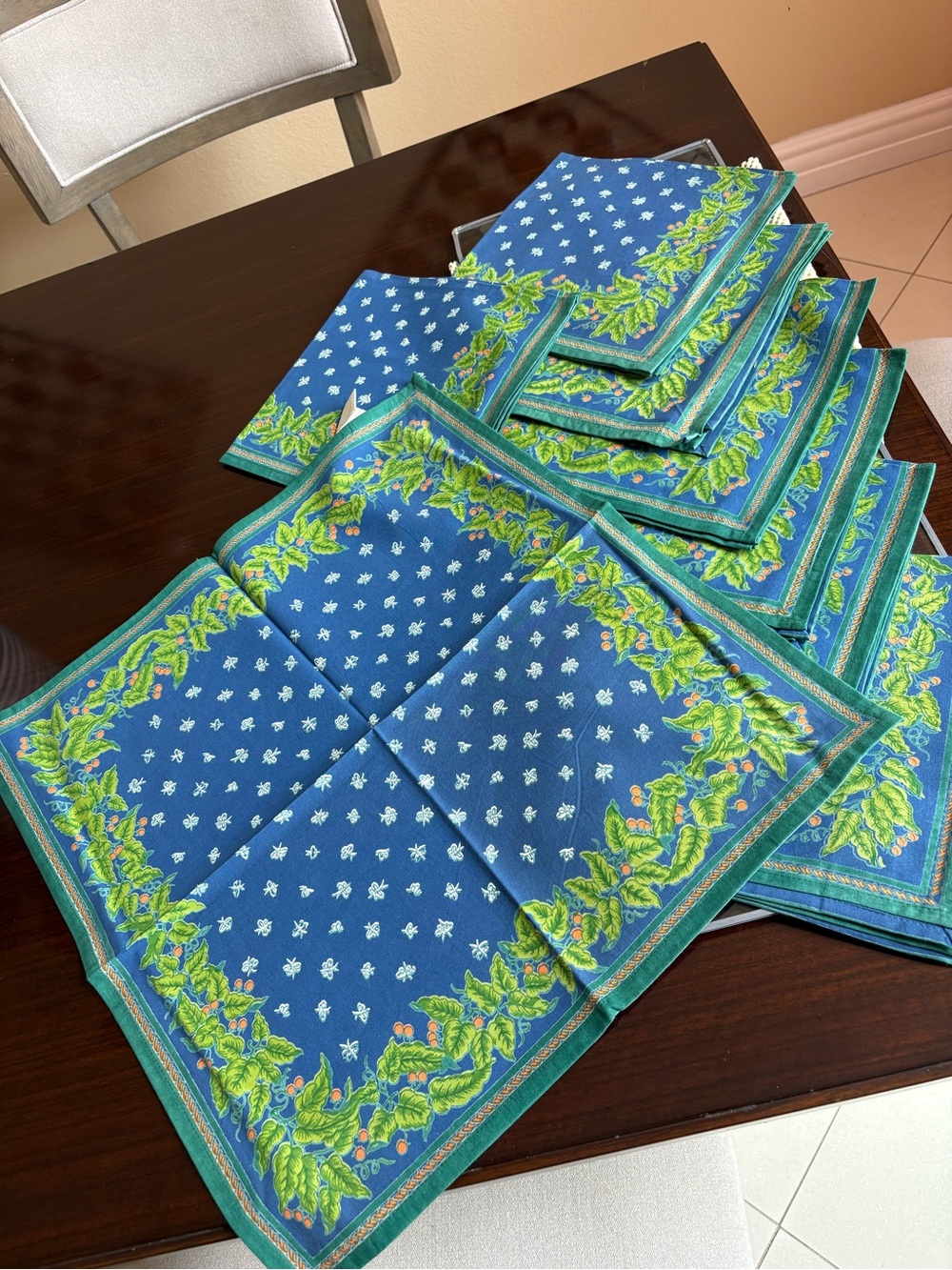 Williams Sonoma 8 napkins